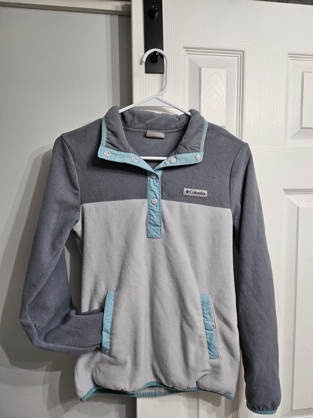 Columbia Gray Fleece Pullover with Aqua Trim
